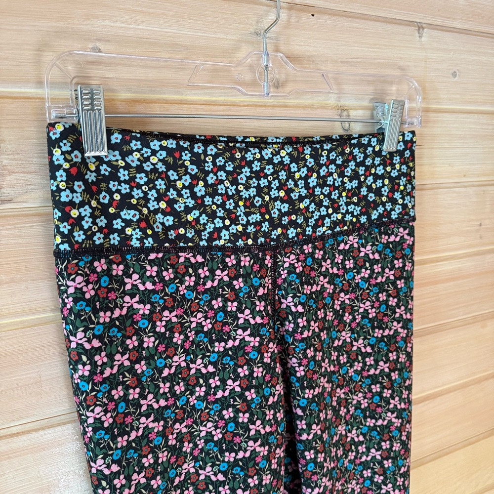 Nike Dri-Fit Black Floral Workout Leggings Size Medium Contrasting Patterns